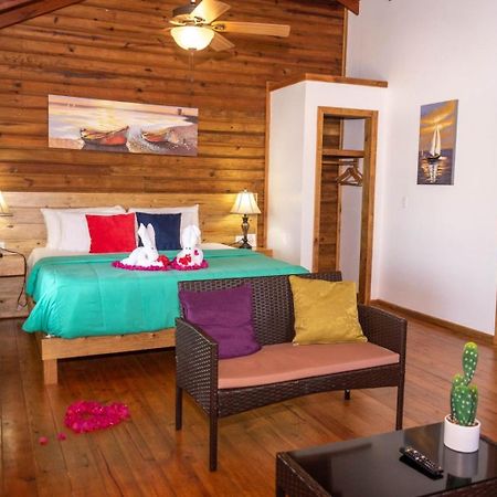 Hotel And Dive Center Roatan Yacht Club French Harbour Exterior foto