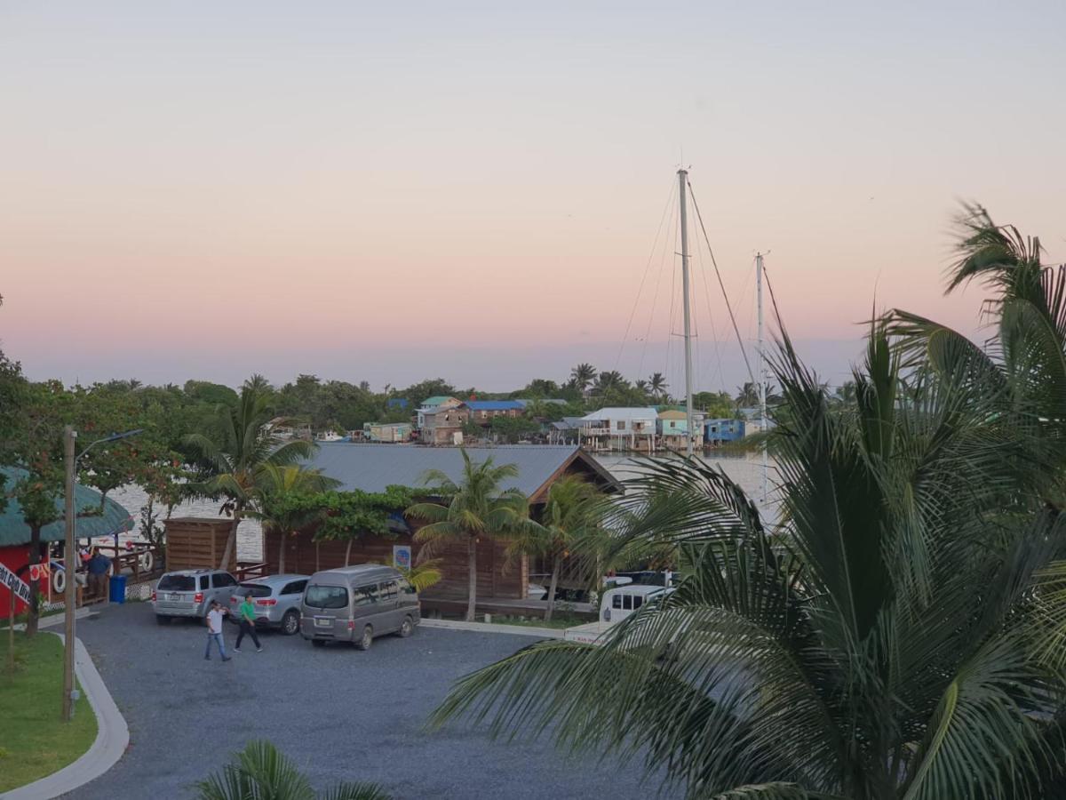 Hotel And Dive Center Roatan Yacht Club French Harbour Exterior foto