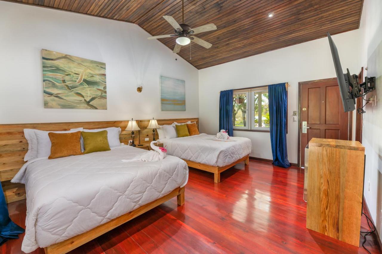 Hotel And Dive Center Roatan Yacht Club French Harbour Exterior foto