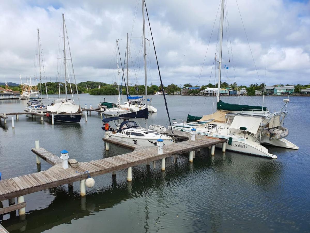 Hotel And Dive Center Roatan Yacht Club French Harbour Exterior foto