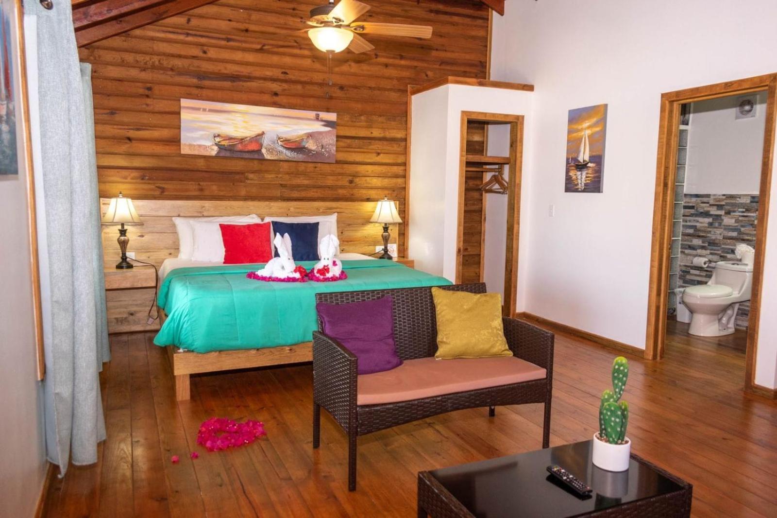 Hotel And Dive Center Roatan Yacht Club French Harbour Exterior foto