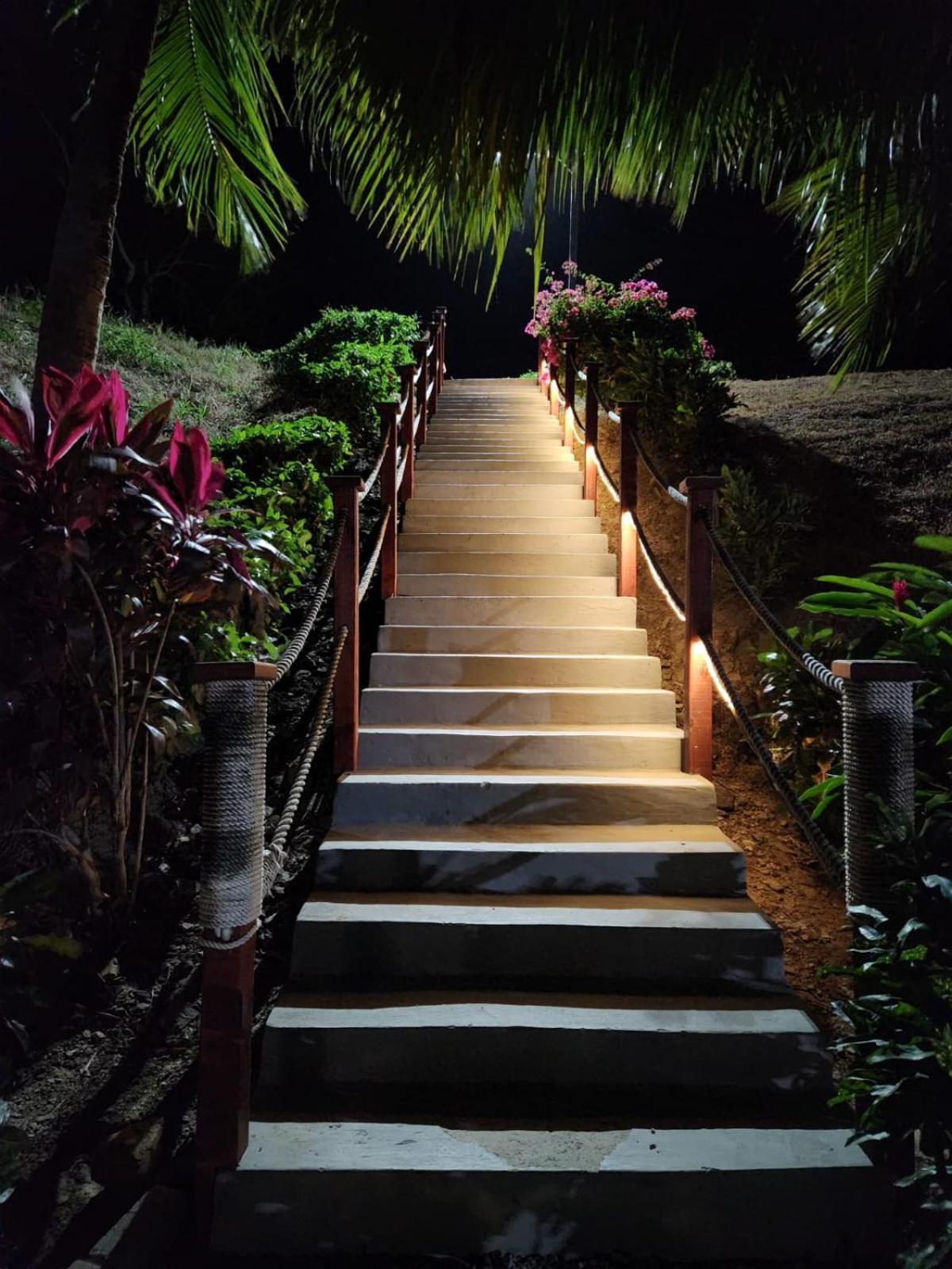 Hotel And Dive Center Roatan Yacht Club French Harbour Exterior foto